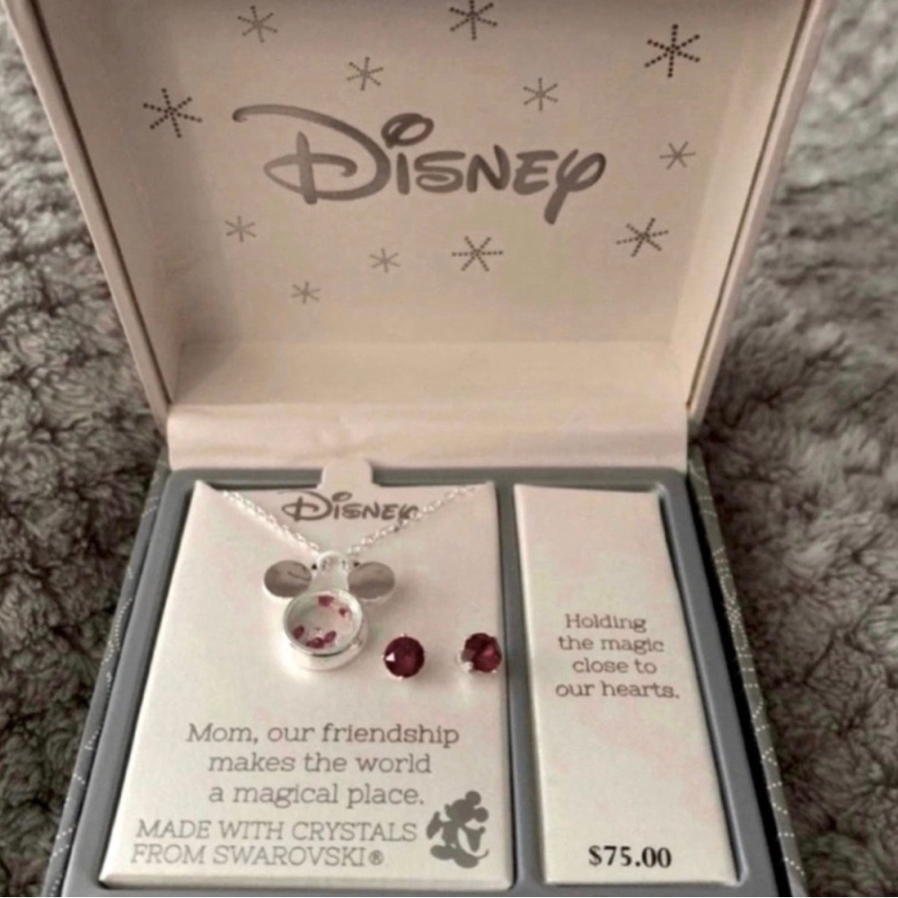 NWT DISNEY IN PARK EXCLUSIVE NECKLACE/EARRINGS SET W SWAROVSKI CRYSTALS.